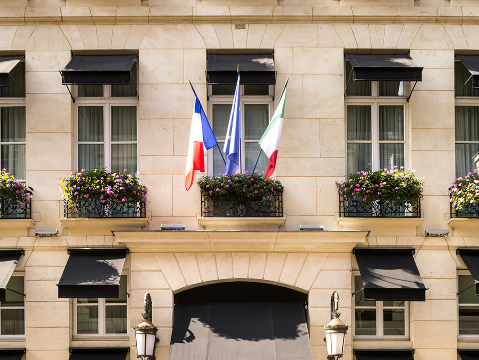 Starhotels Castlle Paris New Facade.jpg