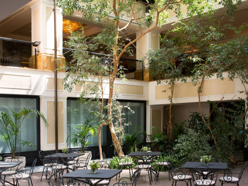Starhotels Du Parc_PA_Courtyard (5).jpg