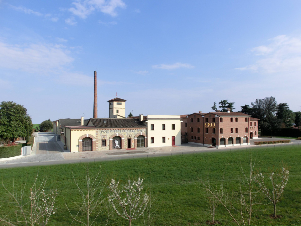 Poli Distillerie Esterno.jpg