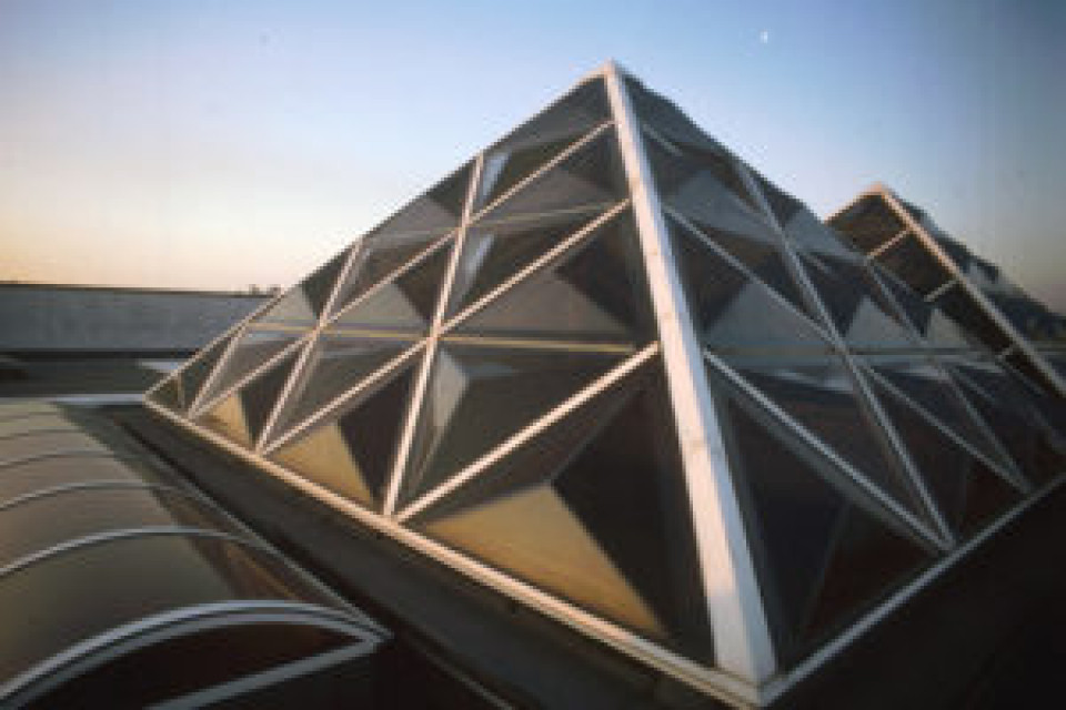 Piramide.jpg Piramide.jpg