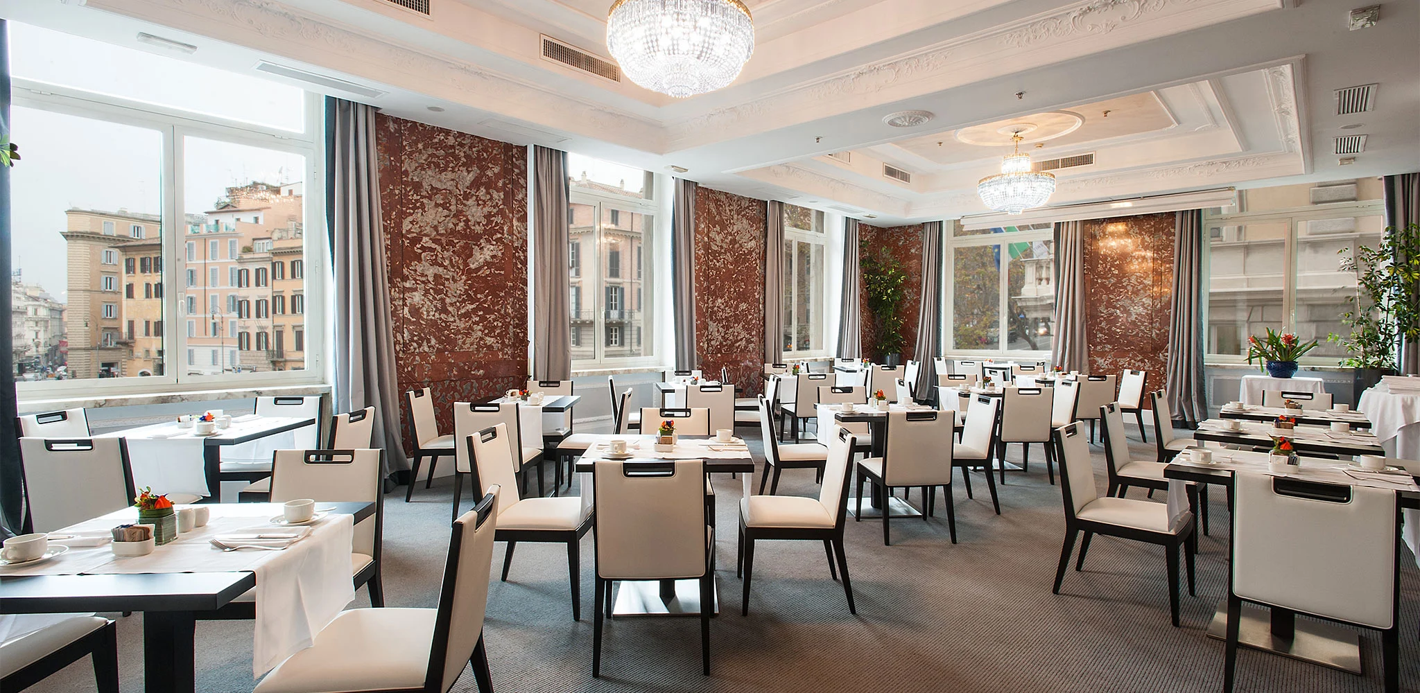 Breakfast-room-Bernini-Bristol-Rome.jpg