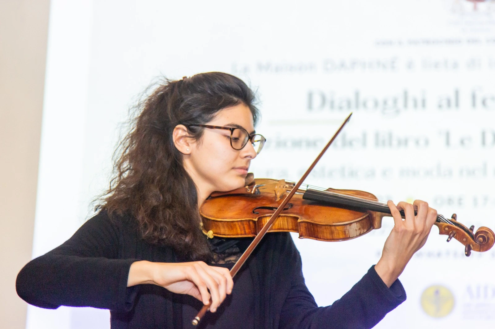 Yesenia Vicentini al Violino.jpeg