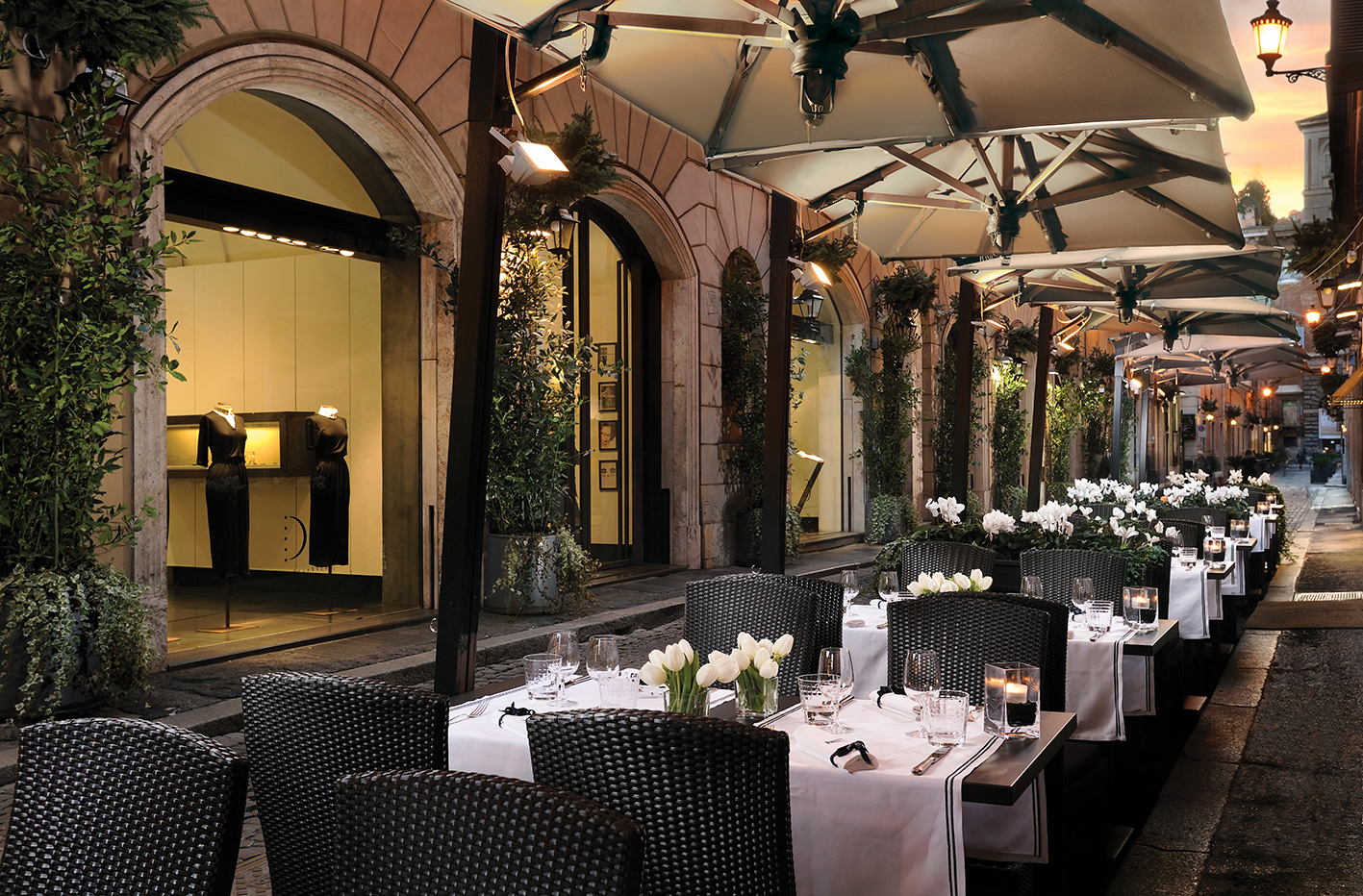 2022/06/starhotels_hotel_inghilterra_outdoor_restaurant_6708